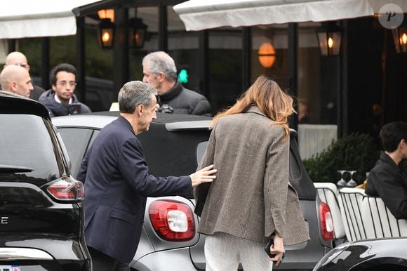 Nicolas Sarkozy et sa femme Carla Bruni vont déjeuner au restaurant Le Flandrin à Paris le lendemain de la sortie de prison de l'ancien président le 11 novembre 2025. Photo par Agence / Bestimage