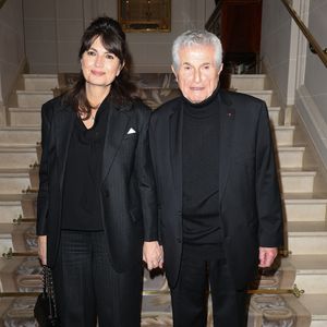 "Il a dit treize fois 'oui' le jour de notre mariage"

Claude Lelouch et sa femme Valérie Perrin lors de la soirée de gala pour la fondation de la recherche en physiologie, les Stethos, au George V à Paris le 18 mars 2024.

© Coadic Guirec / Bestimage