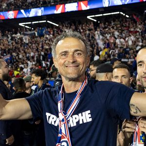 Luis Enrique - Les joueurs du PSG célèbrent leur titre de Champion d'Europe au Parc Des Princes à Paris, le 1er juin 2025.
© Cyril Moreau/Bestimage
