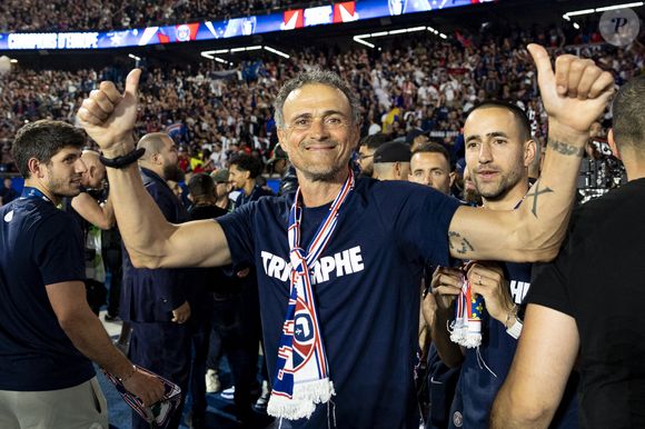 Luis Enrique - Les joueurs du PSG célèbrent leur titre de Champion d'Europe au Parc Des Princes à Paris, le 1er juin 2025.
© Cyril Moreau/Bestimage