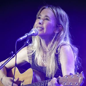 La chanteuse Romane Serda se produit en direct lors d'un concert aux Trois Baudets à Paris, France, le 27 juin 2025. Photo David Boyer/Abaca