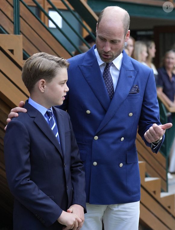 Le prince William et la princesse de Galles (et Catherine (Kate) Middleton), le prince George et la princesse Charlotte assistent à la finale masculine de Wimbledon entre Jannik Sinner et Carlos Alcaraz, au All England Lawn Tennis and Croquet Club, Wimbledon, Londres, Royaume-Uni, le 13 juillet 2025.

©Andrew Matthews/WPA-Pool/Bestimage