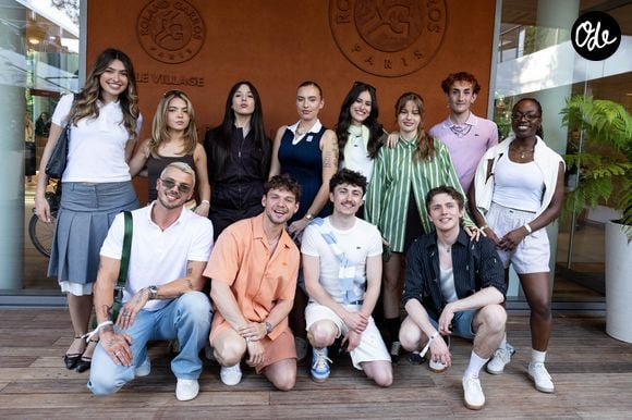 Emma Cereghino (Ema), Melissa Fesch, Ambre Jadah (gagnante Star Academy 2026), Léa Doffey (Finaliste Star Academy promo 2025), Jeanne Viard, Anouk Klein, Victor Aupecle, Sarah N'Dri Youetto, Jonathan Jenvrin, Théo Pasquet, Léo Lefebvre, Bastiaan Van Leeuwen au village lors des Internationaux de France de Tennis de Roland Garros 2026. Paris, le 25 mai 2026

Moreau / Jacovides / Bestimage