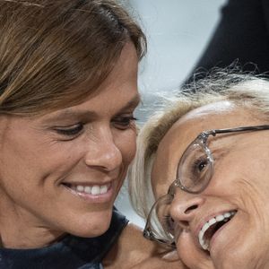 Muriel Robin et sa femme Anne Le Nen dans les tribunes lors des Internationaux de France de Tennis de Roland Garros 2025, à Paris, France, le 4 juin 2025. © Jacovides-Moreau/Bestimage