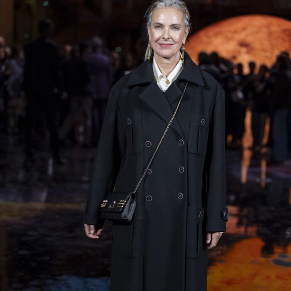 Le rideau s’est ensuite fermé et un médecin est intervenu.

Carole Bouquet – Photo Call  du Défilé de mode Chanel Collection Printemps-Été 2026 dans le cadre de la Fashion Week de Paris, France, le 6 octobre 2025.
 
© Olivier Borde / Bestimage