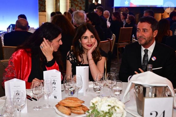 Elise Boghossian , Elsa Zylberstein, Bernard Montiel au dîner annuel du CCAF (Conseil de coordination des associations arméniennes de France) à l'hôtel du collectionneur à Paris le 11 mars 2025
Comme chaque année, la onzième édition du désormais fameux dîner du CCAF a fait salle comble. 450 personnes se sont retrouvées dans les salons de l'hôtel du collectionneur, à Paris. Lors du cocktail, plusieurs personnalités politiques ont eu l'occasion de s'entretenir avec les invités.
Comme de coutume, un certain nombre de figures intellectuelles étaient également au dîner.
C'est Nelson Monfort qui a présenté la soirée en rappelant que la soirée est l'occasion de nous retrouver et de réaffirmer les liens profonds qui unissent la France et l'Arménie, liens tissés par l'histoire, la culture et des valeurs communes.
Cette soirée incarne à la fois un hommage solennel et un appel à l'action. Hommage envers celles et ceux qui oeuvrent sans relâche pour la cause arménienne; mais appel à la communauté internationale pour qu'elle s'engage résolument pour la justice et la paix.

© Christian Liewig / Bestimage