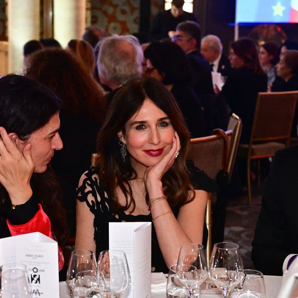 Elise Boghossian , Elsa Zylberstein, Bernard Montiel au dîner annuel du CCAF (Conseil de coordination des associations arméniennes de France) à l'hôtel du collectionneur à Paris le 11 mars 2025
Comme chaque année, la onzième édition du désormais fameux dîner du CCAF a fait salle comble. 450 personnes se sont retrouvées dans les salons de l'hôtel du collectionneur, à Paris. Lors du cocktail, plusieurs personnalités politiques ont eu l'occasion de s'entretenir avec les invités.
Comme de coutume, un certain nombre de figures intellectuelles étaient également au dîner.
C'est Nelson Monfort qui a présenté la soirée en rappelant que la soirée est l'occasion de nous retrouver et de réaffirmer les liens profonds qui unissent la France et l'Arménie, liens tissés par l'histoire, la culture et des valeurs communes.
Cette soirée incarne à la fois un hommage solennel et un appel à l'action. Hommage envers celles et ceux qui oeuvrent sans relâche pour la cause arménienne; mais appel à la communauté internationale pour qu'elle s'engage résolument pour la justice et la paix.

© Christian Liewig / Bestimage