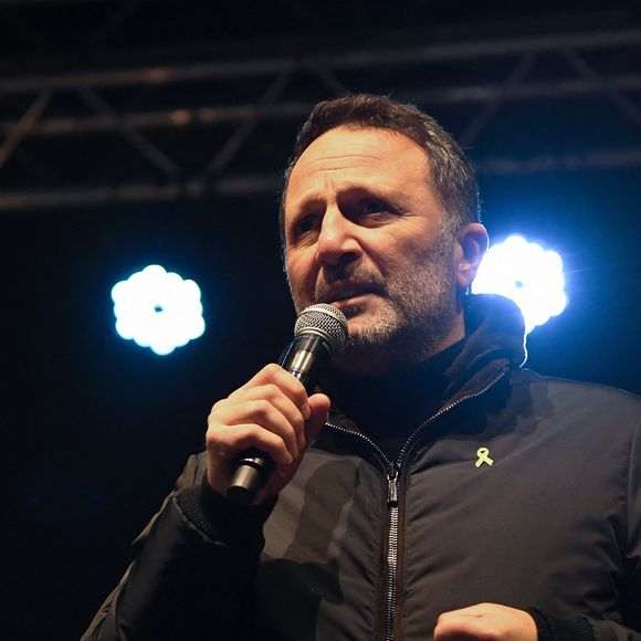 Arthur (Jacques Essebag) - Un grand rassemblement appelant à la libération des otages israéliens est organisé place du Trocadéro à Paris, France, le 18 janvier 2025. Le cabinet israélien s'est réuni pour voter sur un cessez-le-feu à Gaza et un accord de libération des otages qui devrait entrer en vigueur ce week-end, a déclaré le bureau du Premier ministre israélien. © Lionel Urman/Bestimage