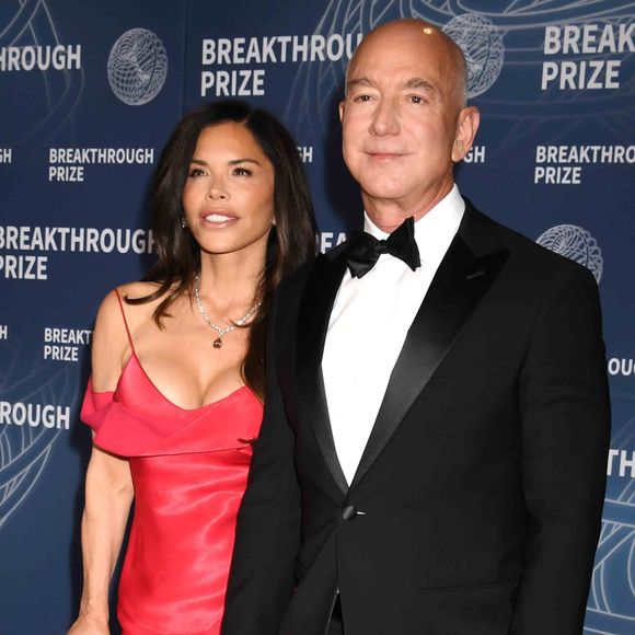 Lauren Sanchez et Jeff Bezos à la 11e cérémonie du Breakthrough Prize au Barker Hangar  à Santa Monica, Californie. Photo Press Service / BESTIMAGE