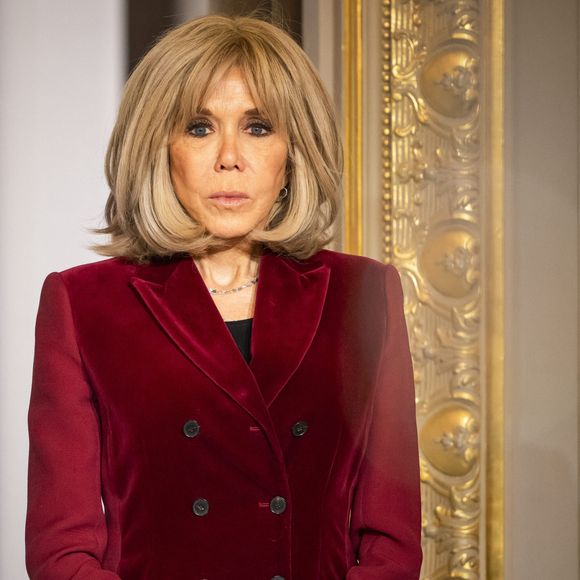 Malgré les circonstances, elle devrait participer à l’ensemble du programme, entre cérémonies à Windsor et rencontres diplomatiques.


Info - Décès de Anne-Marie Trogneux, soeur de Brigitte Macron à l’âge de 93 ans - Brigitte Macron - Le Président de la République E.Macron participe à la cérémonie de remise des prix "Non au Harcèlement" au palais de l'Elysée à Paris, le 21 mai 2025. En présence de la première dame B.Macron, et du ministre de l'Education Natiionale, E.Borne, le chef de l'Etat a mis à l'honneur l’engagement avec deux nouveaux prix : le Prix des écoliers et le Prix des ambassadeurs. Ils permettront aux plus jeunes d’exprimer leur regard sur les productions qui les ont le plus marqués. 
© Eliot Blondet / Pool / Bestimage