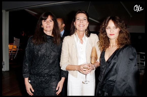 Virginie Viard, la princesse Caroline de Monaco et Vanessa Paradis – Défilé de mode « Croisière Chanel » à l’Hôtel Eden Roc, Cap d’Antibes.