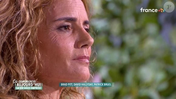 "Je suis passée pour une neuneu, une bécasse, confie Anne Deneuchatel à "Libération". Aujourd’hui, j’ai dépassé le sentiment de honte. J’aimerais que mon histoire serve à d’autres victimes de ce fléau mondial."

Anne Deneuchatel, qui avait été escroquée par un faux Brad Pitt sur Internet, témoigne dans "Ca commence aujourd'hui", sur France 2, le 8 septembre 2025. France 2.