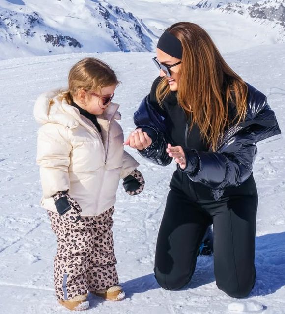 "Je suis en contact avec Vitaa, c’est la marraine de l’association de mon fils. Elle m’a tout de suite dit qu’elle ferait participer Enzo avec grand plaisir", avait indiqué la maman de l'enfant

Vitaa immortalisée avec sa fille Noa - (Capture d'écran Instagram - février 2025)