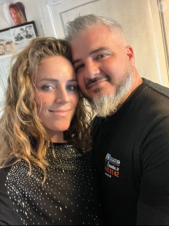Cinthya et Andgy, révélés dans Familles nombreuses : la vie en XXL, sont devenus grands-parents à seulement 37 et 38 ans.

La famille Bellocq, participants de "Familles nombreuses, la vie en XXL", sur TF1. @famille_bellocq_officiel_tf1