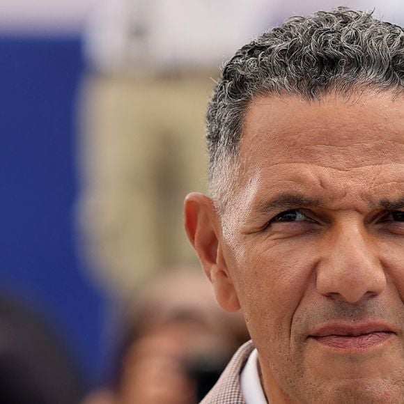 C’est ainsi que le petit Roschdy, alors âgé de quelques mois, est confié à une famille belge catholique, flamande...

Roschdy Zem au Photocall du film "Moi Qui T'Aimais" lors du 78ème Festival International du Film de Cannes, le 23 mai 2025. © Jacovides/Moreau/Bestimage