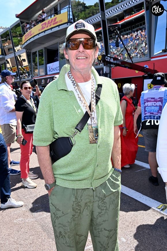 Il avait notamment raconté une anecdote amusante concernant l'un de ses fils qui l'avait appelé par un surnom qu'il n'avait pas vraiment apprécié.

Jean-Luc Reichmann dans les paddocks du Formula 1 Louis Vuitton Grand Prix de Monaco 2026, à Monte Carlo, Monaco, le 6 juin 2026. © Bruno Bebert/Bestimage