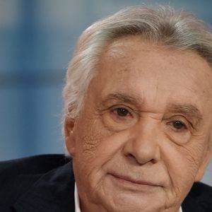 Michel Sardou est interwievé par Apolline de Malherbe sur BFMTV à Paris, France, le 27 octobre 2019. Photo par Alain Apaydin/ABACAPRESS.COM