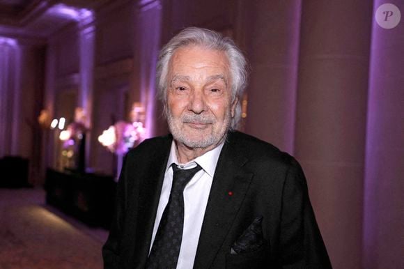 Ce 30 novembre 2025, nos confrères du "Journal du Dimanche", ont cherché à savoir dans quelle mesure ce personnage pouvait lui ressembler.

Pierre Arditi posant lors d'une séance de portrait à Paris, France, le 19 mars 2024. Photo par VIM/ABACAPRESS.COM