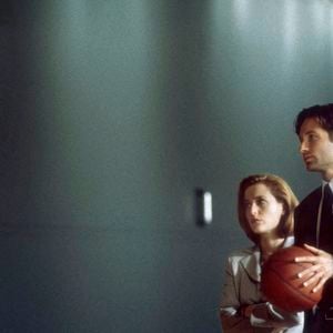 Il avait également joué dans plusieurs séries télévisées, comme "X-Files" avec Gillian Anderson et David Duchovny,

 Tom Noonan, Gillian Anderson et David Duchovny, le 15 décembre 1996.

Photo : Courtesy Everett Collection / Abaca