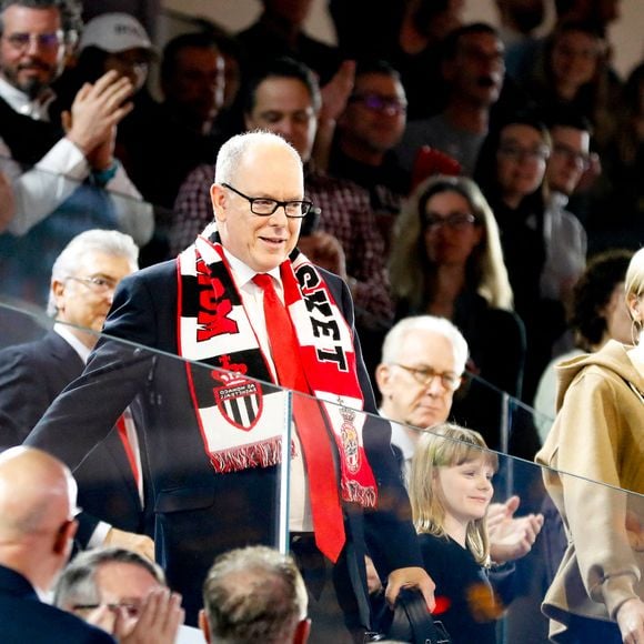 Il a particulièrement insisté sur leur capacité à rester unis malgré les difficultés financières traversées par le club.

La princesse Gabriella - Le prince Albert II de Monaco et la princesse Charlene sont venus soutenir l’AS Monaco contre Fenerbahce Beko Istanbul lors d’un match de basket en Turkish Airlines EuroLeague Regular Season le 2 février 2024 à la salle  Gaston Medecin. © Dylan Meiffret / Nice Matin / Bestimage