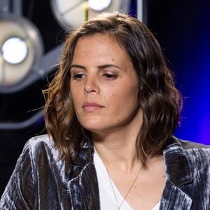 "J'essaie de repousser au maximum les téléphones avec les enfants."

Exclusif - Laure Manaudou - Backstage - Enregistrement de l'émission "La Chanson secrète 11" à Paris, diffusée le 24 juin sur TF1. 
© Cyril Moreau / Bestimage
