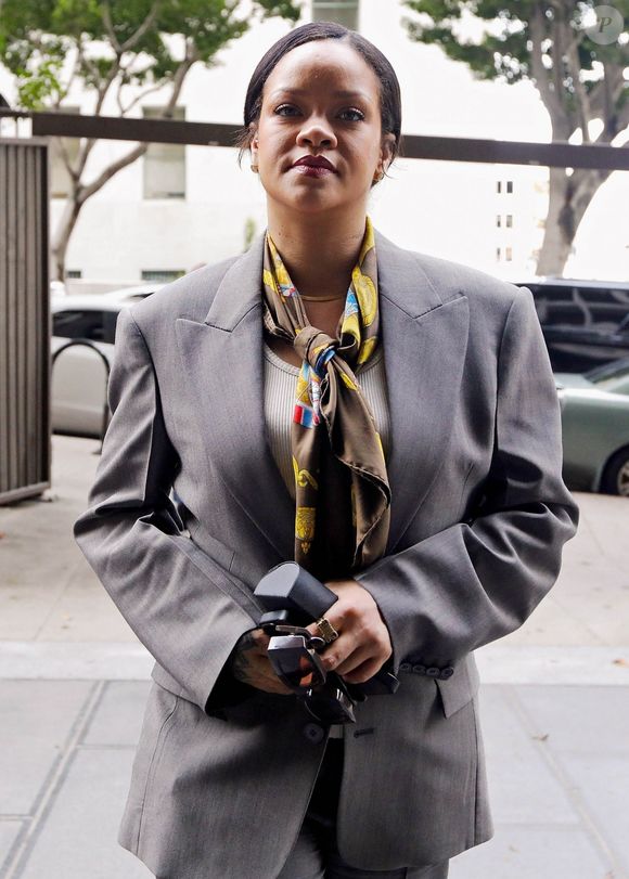 Sa compagne, Rihanna, lui apportait son soutien indéfectible au quotidien.

Exclusif  - Rihanna sort du tribunal de Los Angeles.

Photo : Backgrid USA / Bestimage