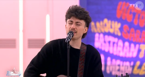 S'il assure aller bien, Léo n'a toutefois pas choisi d'interpréter Adieu, nous deux de Pierre Garnier, chanson qui leur était proposée pour les évaluations et qui parle justement d'une rupture amoureuse.

Léo, candidat de la Star Academy