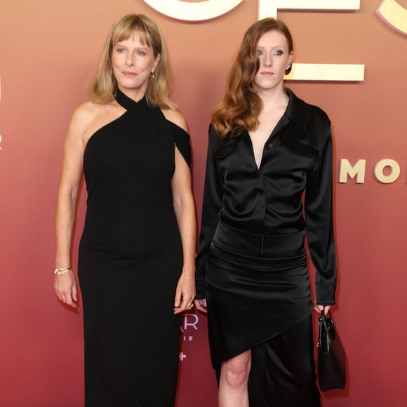 Une autre star a décidé de venir accompagnée de sa fille lors de cette soirée. Karin Viard est arrivée avec sa fille Marguerite, très chic dans une robe fendue satinée noire. 

Karin Viard , sa fille Marguerite Machuel - Photocall de la 50ème édition de la cérémonie des César à l'Olympia à Paris, France, le 28 février 2025 © Dominique Jacovides - Olivier Borde / Bestimage