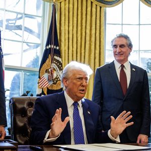 Le président Donald Trump dans le bureau ovale à Washington en 2025 
©Backgrid USA / Bestimage