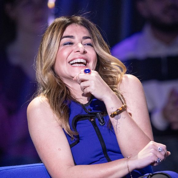 Exclusif - Julie Zenatti lors de l'enregistrement de l'émission "La Boîte à secrets", présentée par F.Bollaert et diffusée le 2 janvier 2026 sur France 3, dans les studios du Lendit à Saint-Denis, France, le 1er décembre 2025. © Cyril Moreau/Bestimage