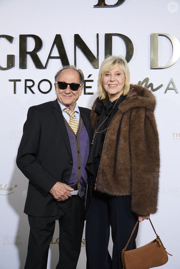 Chantal Ladesou et son mari Michel Ansault étaient également de la partie

Michel Ansault et sa femme Chantal Ladesou - Première édition des Trophées Madame – Le Grand Dîner dans le cadre prestigieux de l'hôtel Peninsula à Paris le 6 mars 2025. Cet événement d’exception a réuni des figures influentes du monde de la culture, du sport, du luxe et de l’entrepreneuriat, venues célébrer les femmes qui façonnent et inspirent notre époque.
Placée sous le signe de l’excellence, de l’innovation et de l’audace, cette soirée a mis à l’honneur des personnalités féminines remarquables, sélectionnées pour leur impact et leur engagement dans leur domaine respectif.
Le trophée exclusif des « Trophées Madame » a été conçu par l’artiste de street art Leloluce, incarnant la force et la résilience des femmes d’aujourd’hui.
Les lauréates ont été choisies par un comité d’expertes influentes, issues du mouvement Women With Impact et reconnues pour leur discernement et leur engagement en faveur de la promotion des femmes. © Cyril Moreau/Bestimage