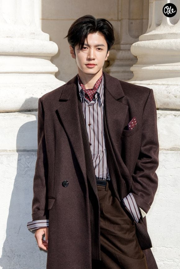 Chen Zheyuan aux arrivées du deuxième défilé de mode Saint Laurent Prêt à Porter Collection Homme Printemps/Été 2027 lors de la Fashion Week de Paris à la Bourse de Commerce - Pinault Collection, à Paris, France, le 23 juion 2026. © Olivier Borde/Bestimage