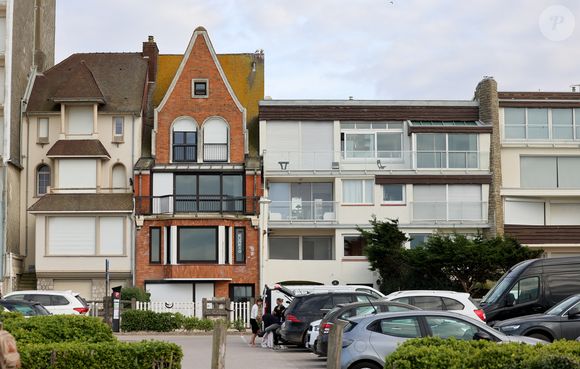 Ils ne vont pas très loin puisqu'ils ont acquis une autre maison dans la même commune

Exclusif -  Le président Emmanuel Macron et sa femme Brigitte ont acheté une nouvelle maison au Touquet située face à la mer. Le 9 mars 2025