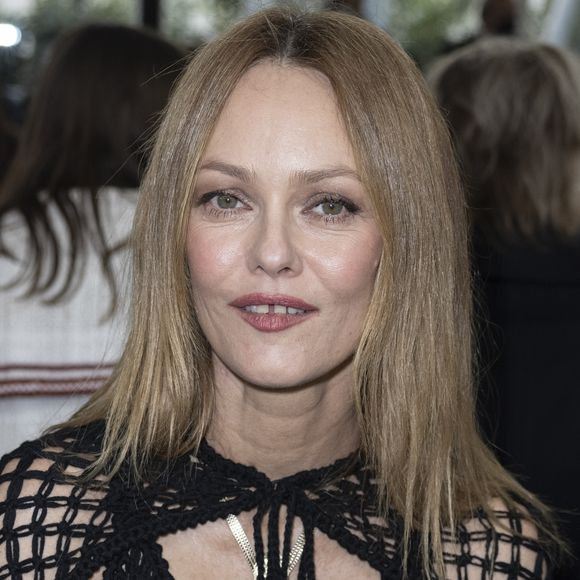 Pour Vanessa Paradis, quelques minutes suffisent à relancer sa réflexion et son énergie, faisant de cette pratique un véritable refuge au quotidien.

Vanessa Paradis - Défilé de mode "Chanel" en hommage aux métiers d'art au 19M à Aubervilliers. Le 7 décembre 2021. © Olivier Borde / Bestimage