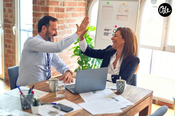 Pour limiter ces biais, les bons managers doivent aussi reconnaître régulièrement les réussites et évaluer la performance dans son ensemble.

Photo by Krakenimages / Unsplash