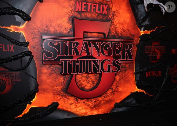 Le Grand Rex a accueilli la projection des quatre premiers épisodes de la saison 5. Fans et célébrités étaient rassemblés pour découvrir l’univers de Stranger Things.

Illustration - Avant-première de la série "Stranger Things'" Saison 5 au Grand Rex à Paris le 18 novembre 2025. © Denis Guignebourg/Bestimage