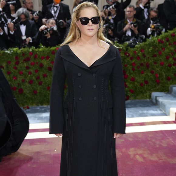 Amy Schumer - Les célébrités arrivent à la soirée du "MET Gala 2022" à New York, le 2 mai 2022. Photo par Future-Image via Zuma Press/Bestimage