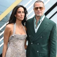 Brad Pitt et Ines de Ramon repérés à Paris : le duo a dîné dans un restaurant typiquement français, une adresse réputée
