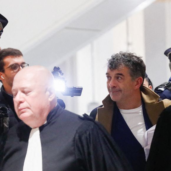 L'agent immobilier va montrer "à ses deux accusatrices que construire de la vengeance dans le mensonge n'aboutira à aucune condamnation", a assuré sa défense

Procès de Stéphane Plaza: l’animateur arrive au tribunal correctionnel de Paris le 9 janvier 2025 avec ses avocats Carlo Alberto Brusa et Hélène Plumet.
© Christophe Clovis / Bestimage