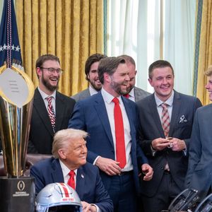 d'autant plus que l'expert qui le fait estime qu'elle ne va pas durer comme lui car elle manque d'épaisseur.

Donald Trump à la Maison blanche le 14 avril 2025
© Emily J. Higgins/White House/ZUMA Press Wire/Bestimage