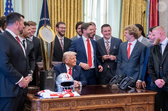 d'autant plus que l'expert qui le fait estime qu'elle ne va pas durer comme lui car elle manque d'épaisseur.

Donald Trump à la Maison blanche le 14 avril 2025
© Emily J. Higgins/White House/ZUMA Press Wire/Bestimage