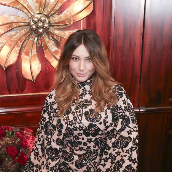 L'ancienne Miss France annonce l'arrivée prochaine d'un bébé, celui de son amie Maud.

Delphine Wespiser lors de la soirée Omar Harfouch "Dîner chez Maxim's" à Paris le 9 octobre 2024.
© Perusseau / Tribeca / Bestimage