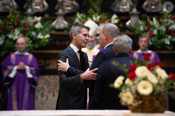 Le prince Emmanuel-Philibert de Savoie et le prince Albert II de Monaco à la cérémonie funéraire de Victor Emmanuel de Savoie, fils du dernier roi d'Italie, en la cathédrale Saint-Jean-Baptiste de Turin, le 10 février 2024. Photo par SGP / BESTIMAGE