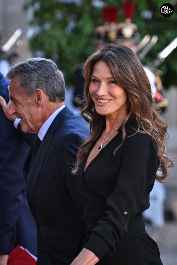 L'ancien président français Nicolas Sarkozy et son épouse, la chanteuse italo-française Carla Bruni-Sarkozy, arrivent à l'Élysée, à Paris, le 2 juin 2026, pour un dîner d'État organisé dans le cadre de la visite du président rwandais. Photo de Firas Abdullah/ABACAPRESS.COM