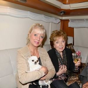 Faute d’argent, les obsèques ont été organisées dans la plus stricte intimité, loin de ce qu’aurait mérité l’actrice. 

Marthe Mercadier et sa fille Véronique - Marthe Mercadier sur le point d'être expulsée de son appartement de Neuilly-sur-Seine pour loyers impayés vient de recevoir une généreuse proposition des Forains de la foire du Trône qui lui mettent à disposition une caravane au coeur du bois de Vincennes le 4 avril 2014 . Marthe Mercadier, touchée, a accepté l’invitation, et a été officiellement nommée marraine de la Foire du Trône 2014. COADIC GUIREC / BESTIMAGE