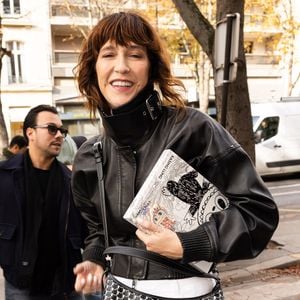 Figure phare de la télévision, Daphné Bürki s’est imposée par son énergie et son style singulier.
Exclusif - Daphné Bürki lors de la séance signature du créateur de LABUBU, Kasing Lung, à la boutique Moynat Montaigne à Paris, France, . © Julien Sarkissian/Bestimage