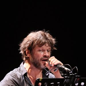 Exclusif - Bertrand Cantat (ex-membre du groupe "Noir Désir" et actuel membre du groupe "Détroit") fait une pause dans sa carrière musicale et se lance dans une tournée de lecture de textes poétiques avec deux musiciens autour de lui. Cenon, le 22 septembre 2016.
© Patrick Bernard/ Bestimage