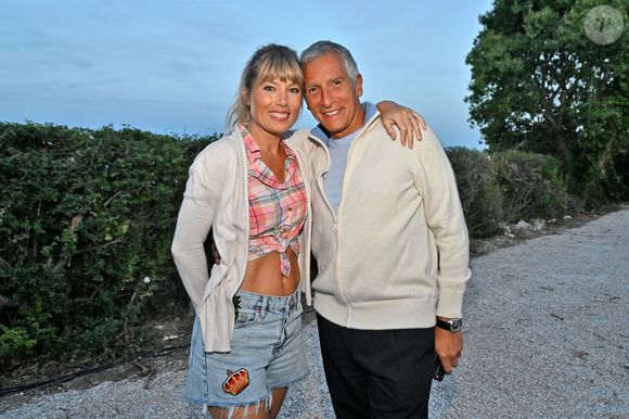 Il s'agit d'une demeure de 237m² habitables avec jardin, affichée au prix de 3 380 000 euros.

Mélanie Page et son mari Nagui durant la soirée de clôture de la 1ere édition du festival Les Théâtrales d’Eze en plein air à l'oppidum du Col d'Eze avec la pièce "Brexit sentimental", le 8 août 2023. 
© Bruno Bebert / Bestimage
