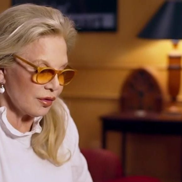 Voici à quoi ressemble la villa blanche de Sylvie Vartan à Los Angeles.