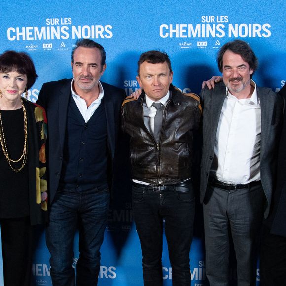 Anny Duperey, Jean Dujardin, Sylvain Tesson, Denis Imbert et un invité assistant à l'avant-première de Sur Les Chemins Noirs le 13 mars 2023. Photo par Aurore Marechal/ABACAPRESS.COM